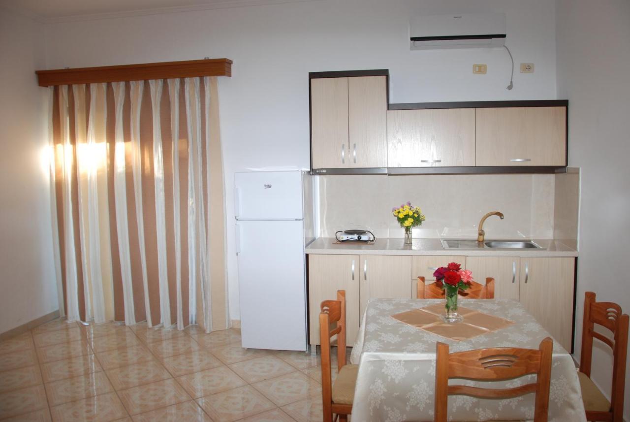 Seli'S Villa Ksamil Bagian luar foto