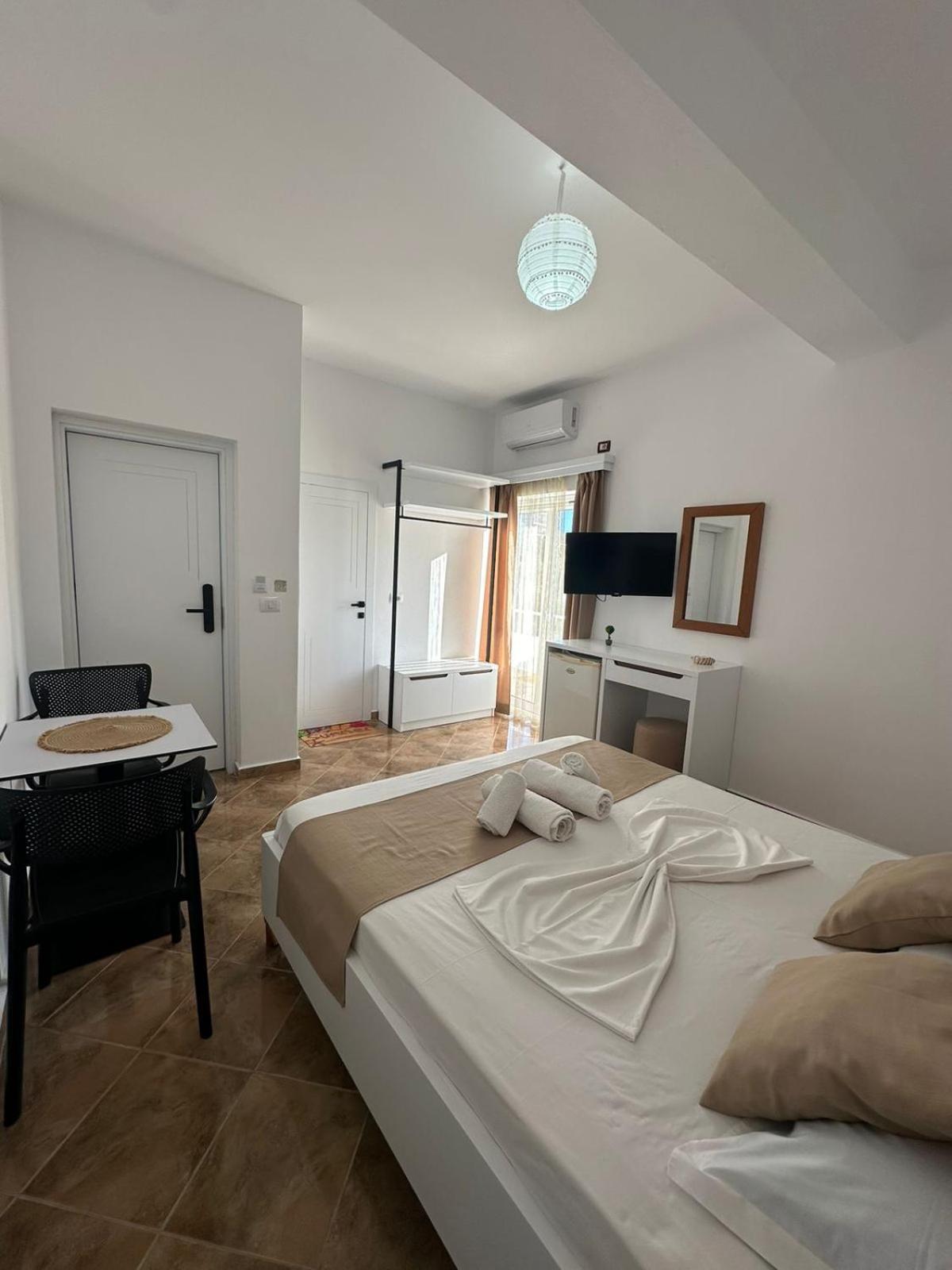 Seli'S Villa Ksamil Bagian luar foto
