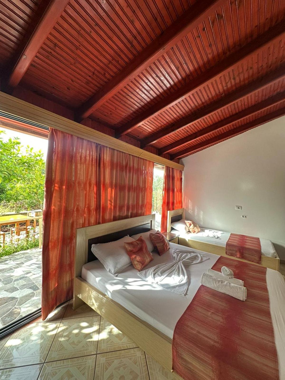Seli'S Villa Ksamil Bagian luar foto