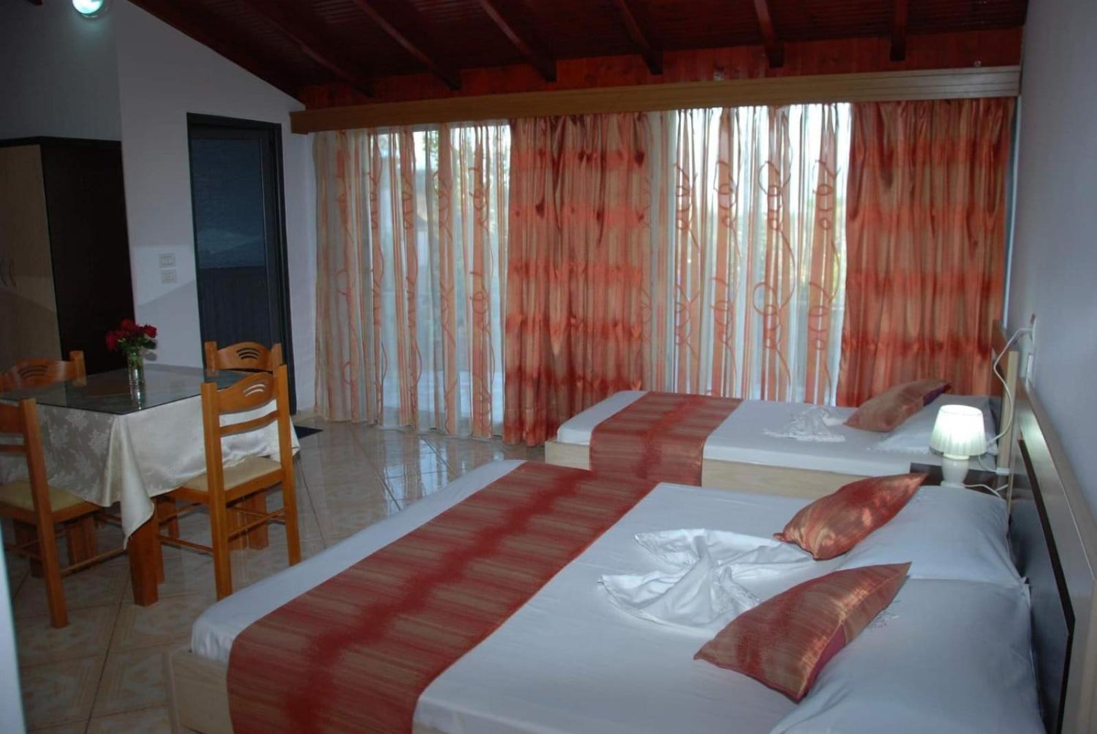 Seli'S Villa Ksamil Bagian luar foto